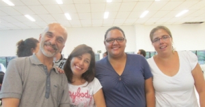 Com Ivo Mendes, responsável pela equipe de maquiagem, e minhas colegas Vanessa e Priscila
